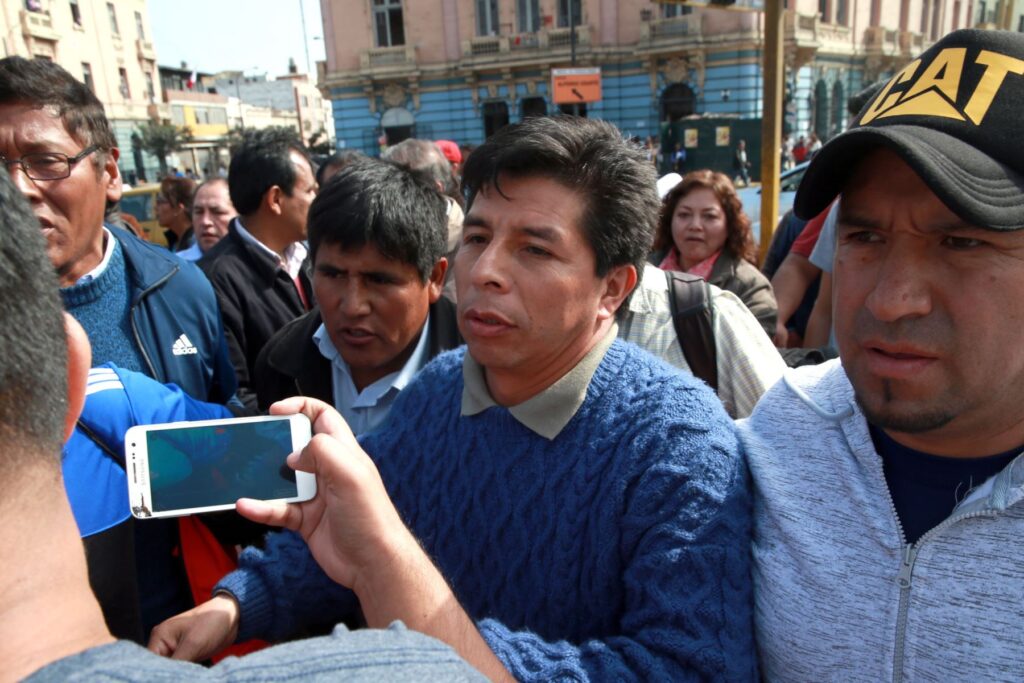 Pedro Castillo secretario general del Sute  Regional amenaza con huelga este 18.