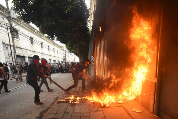 incendian congreso de Guatemala