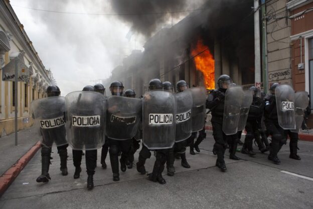 incendian congreso de Guatemala