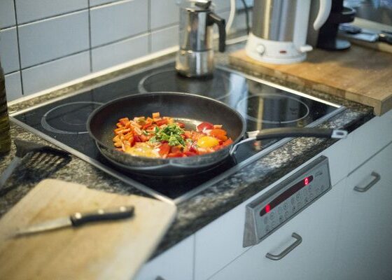 Los materiales de la cocina pueden contaminar los alimentos y afectar el cerebro