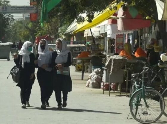 Afganistán: Los talibanes dicen que las mujeres tendrán derechos "dentro de los límites del Islam"
