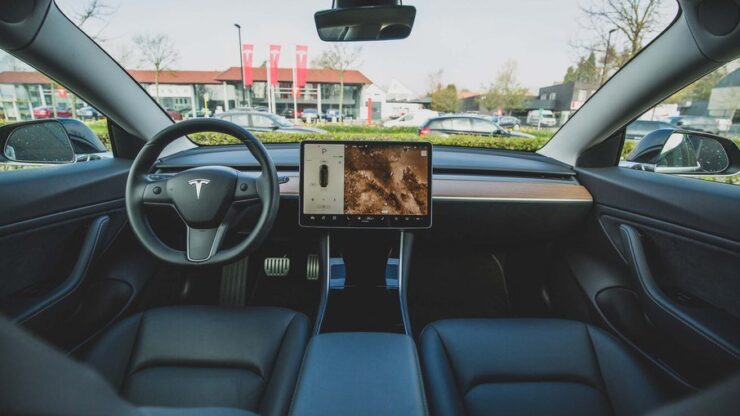 ELON MUSK critica software del piloto automático de Tesla