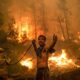 Incendios asolan la isla griega pero pierden fuerza en Turquía