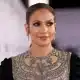 Jennifer Lopez muestra su anillo de compromiso