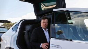 Los autos más curiosos del garaje de Elon Musk