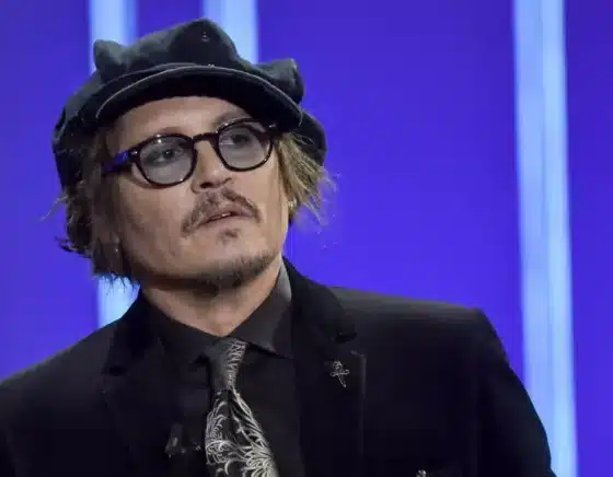 Johnny Depp visto con mujer misteriosa