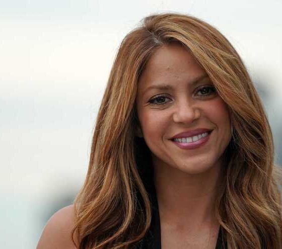 Un tribunal español ordenó que la superestrella musical colombiana Shakira sea juzgada por impago fraudulento de 14 millones de euros en impuestos. Los fiscales de Barcelona revelaron en julio que pretendían una pena de prisión de más de ocho años para la cantante y una multa de casi 24 millones de euros, después de que Shakira rechazara un acuerdo sobre acusaciones de evasión fiscal