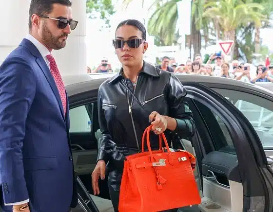 Georgina gasta fortuna en un centro comercial