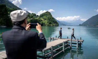 Serie de Netflix provoca invasión de turistas en pueblo suizo