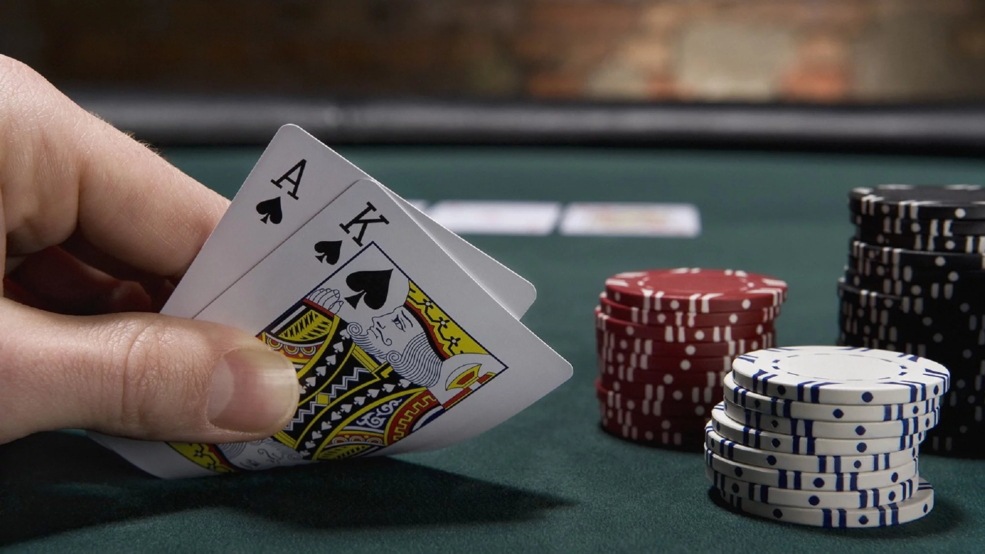 ¡Descubre las variantes del Blackjack más divertidas que te ofrecen los casinos online en Chile!