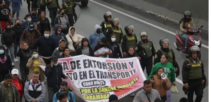 El pueblo salió a las calles cansado de tanta incapacidad e ineptitud del gobierno y congresistas